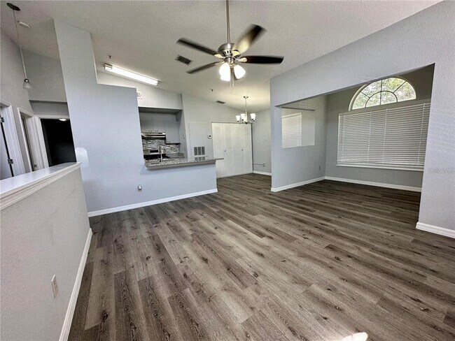 Building Photo - 1606 Columbia Arms Cir