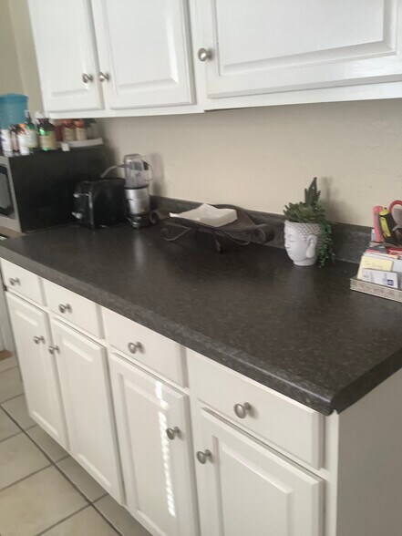 Building Photo - 132 8th Ave N