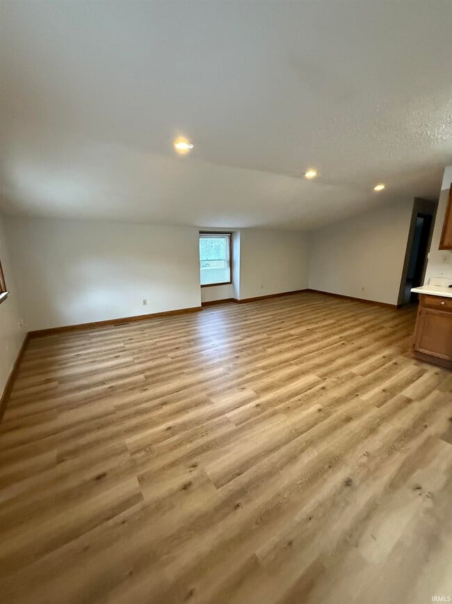 Building Photo - 1024 W Country Club Dr