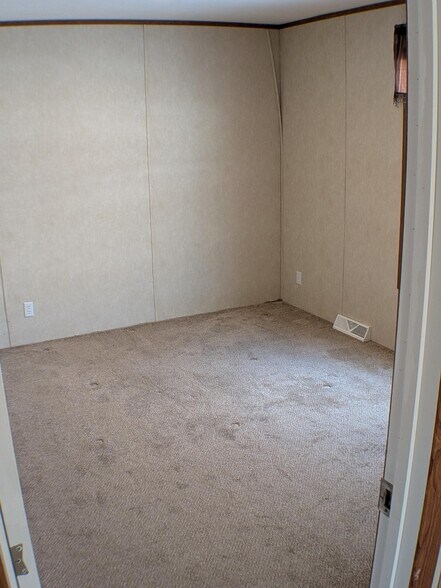 Building Photo - 8 Matthew Dr