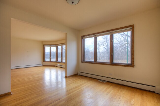 Building Photo - 5715 N Cicero Ave