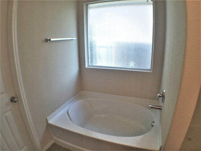 Building Photo - 5204 Pebble Beach Tr