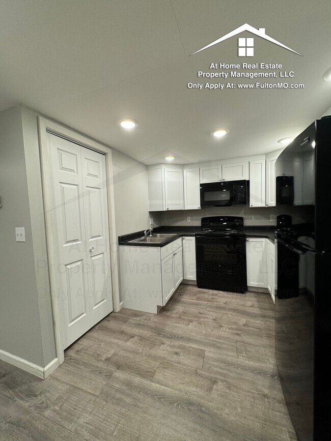 Building Photo - 103 E 3rd St