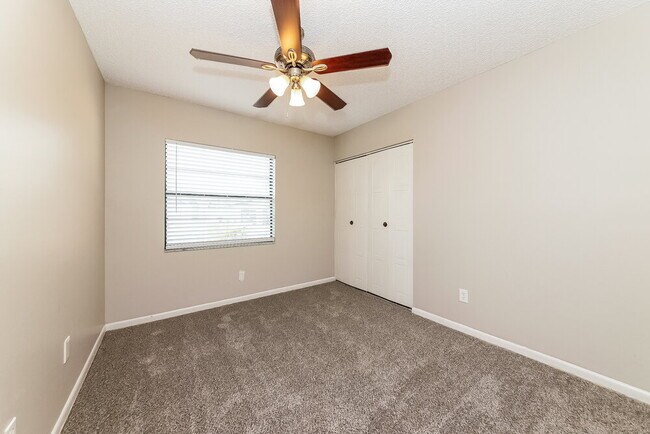 Building Photo - 3910 Briarlake Dr