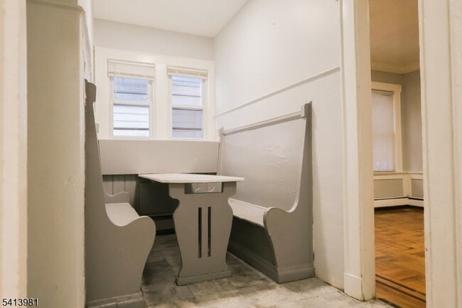 Building Photo - 19 Poe Ave