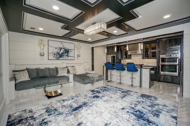 Building Photo - 5711 Sugar Hill Dr