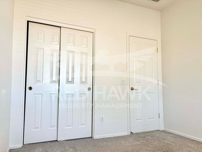 Building Photo - 852 E Runaway Bay Pl