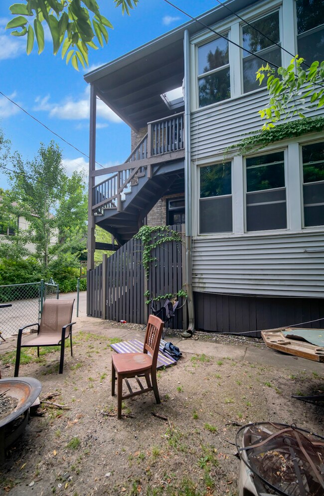 Building Photo - 1103 Simpson St