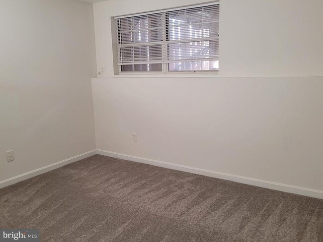 Building Photo - 8636 Sanderling Dr