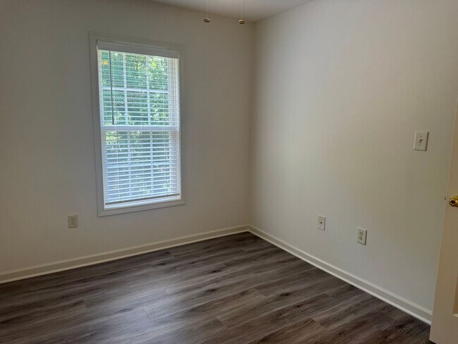 Building Photo - Three Bedroom Townhouse in Sherrills Ford with Bonus Room