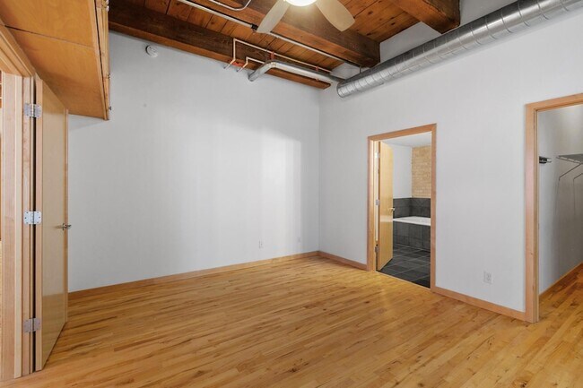 Building Photo - 607 Washington Ave S