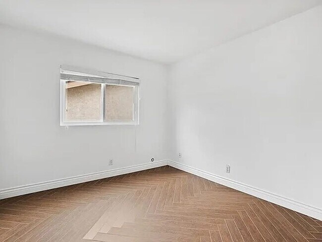 Building Photo - 27 Columbus