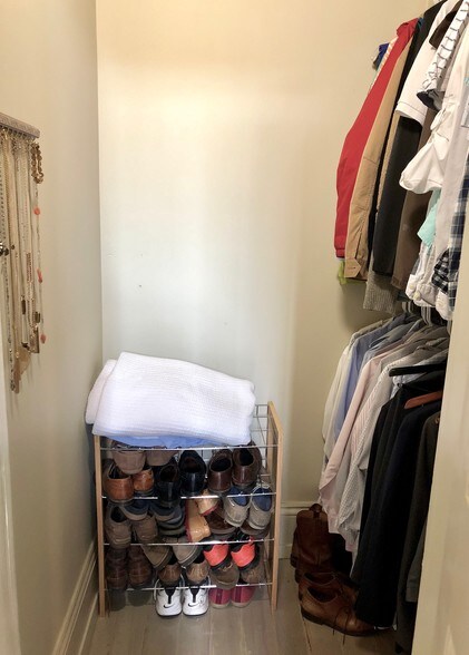 Building Photo - 1305 Peniston St