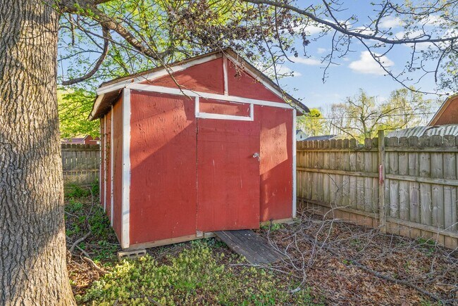 Building Photo - 3 Bedroom Pet Friendly Home For Rent!