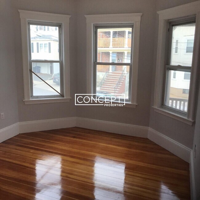 Building Photo - 11 Atkins St