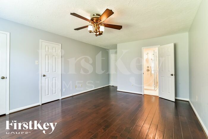 Building Photo - 11715 Parkriver Dr