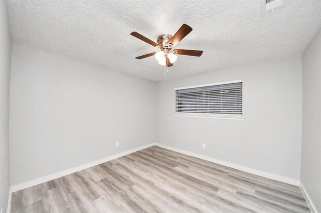Building Photo - 11134 Bellerive Dr