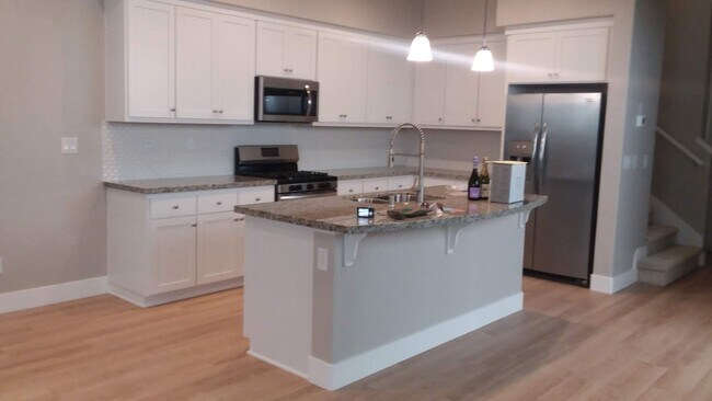 Building Photo - Pre-Lease Now for July 2026 Move-In – Stylish 3BR Townhome in Gated West Sacramento Community