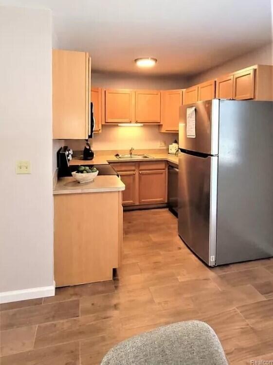 Building Photo - 2445 Torquay Ave