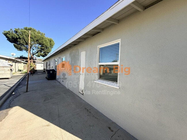 Building Photo - 1365 Stillman Ave