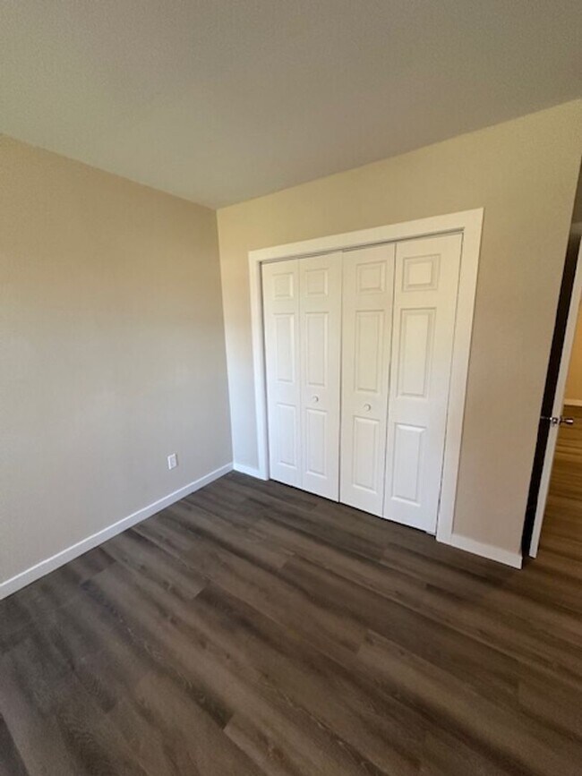 Building Photo - 5 Bed 3 Bath Springfield, MO