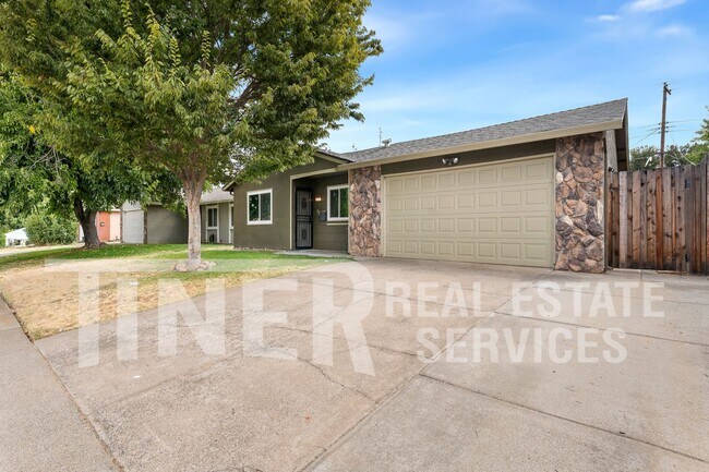 Building Photo - 3729 Moonbeam Dr