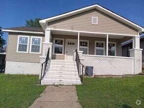 Building Photo - Newly Renovated Home in Quite Neighborhood