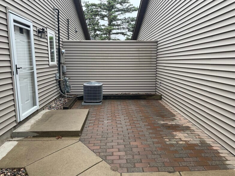 Building Photo - 1807 Karis Way