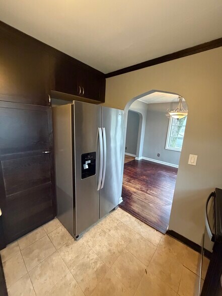 Building Photo - 4838 Summit St