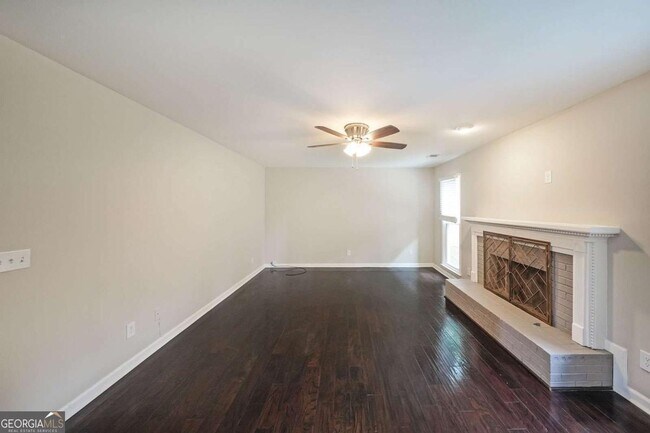Building Photo - 2620 Valencia Dr NE