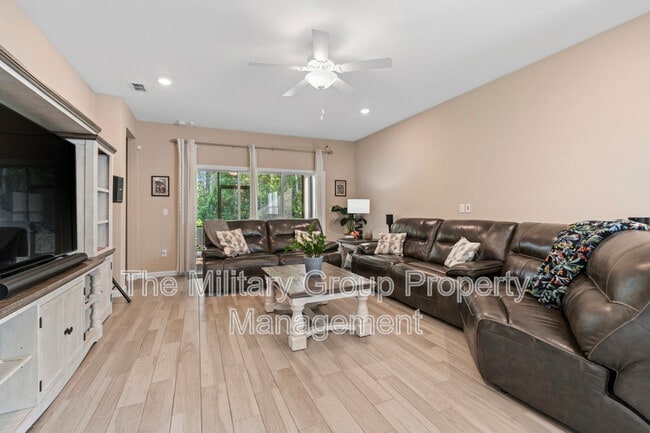 Building Photo - 383 St Vincent Dr