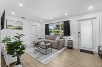 Building Photo - 814 Franklin Rd