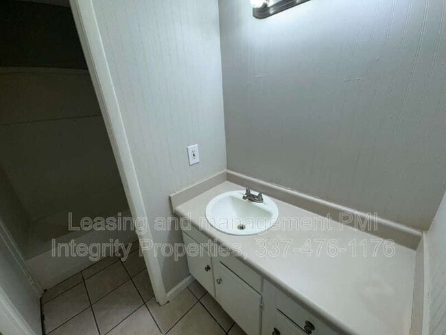 Building Photo - 409 Marseilles Dr