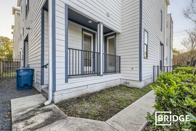 Building Photo - 2208 Arabelle St