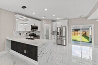 Building Photo - 7925 Colonial Ln