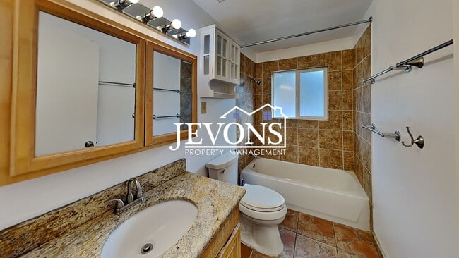 Building Photo - $1,000 Rent Credit if move-in occurs befor...