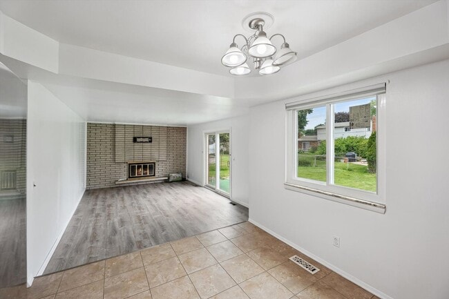 Building Photo - Move-In Ready 4 bedroom, 3 bathroom Home i...