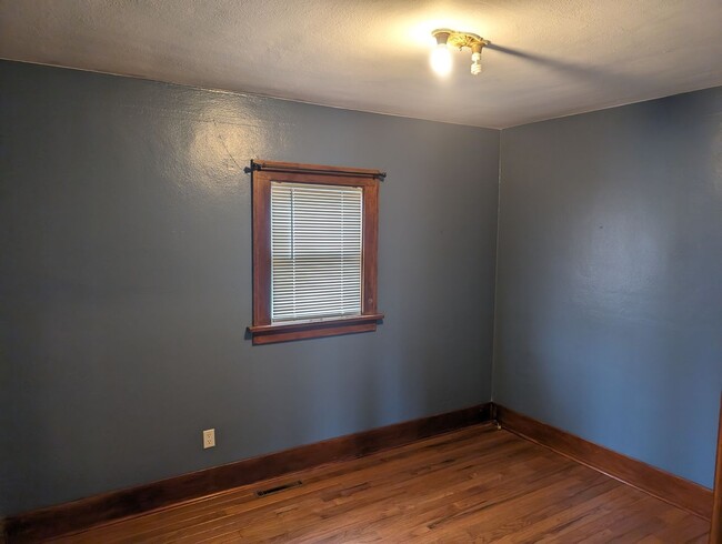 Building Photo - Cozy, Pet Friendly Northside Home