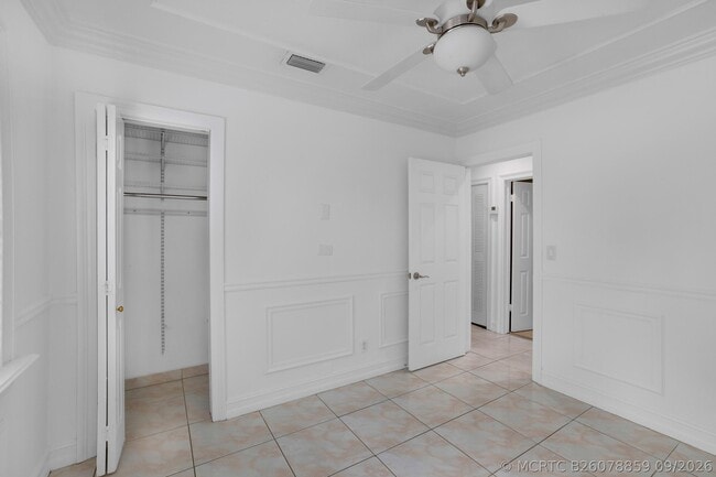 Building Photo - 242 W 19th St