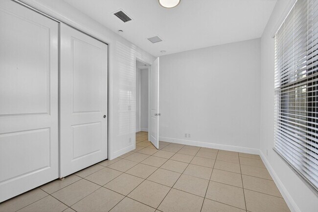 Building Photo - 4113 Faraday Wy