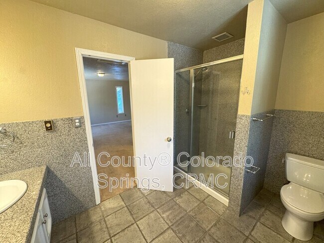 Building Photo - 931 Kings Crown Rd
