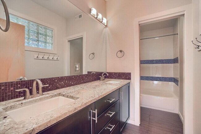 Building Photo - 2421 Rose Ct