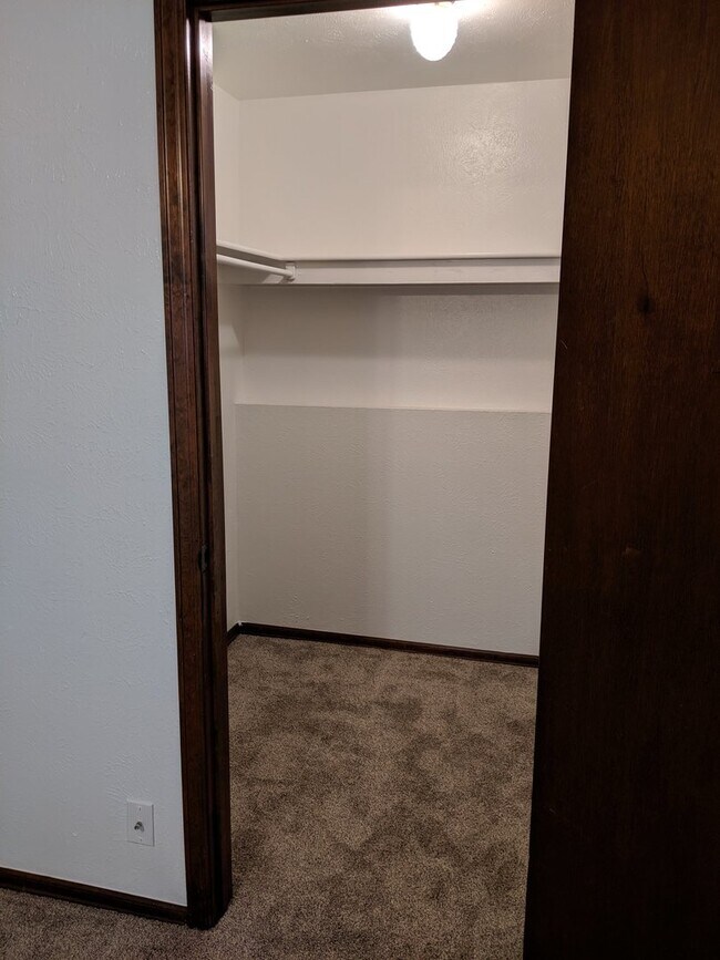 Building Photo - 11-13 Newby Pl