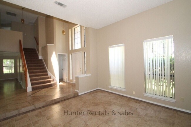 Building Photo - 300 Sioux Cir