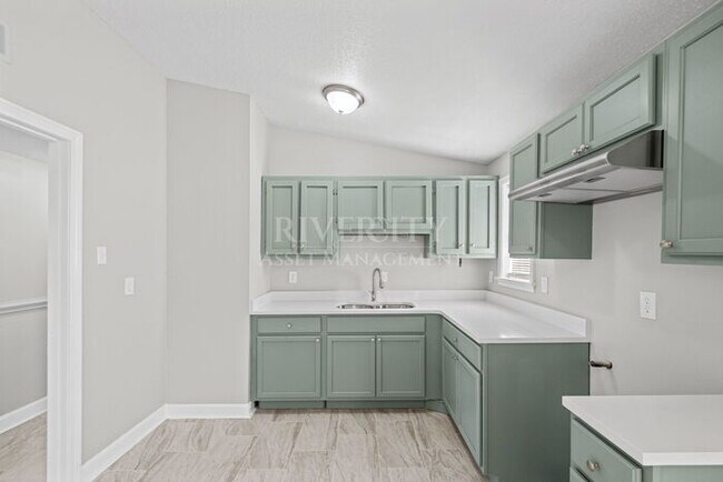 Building Photo - 5040 Colewood Ave