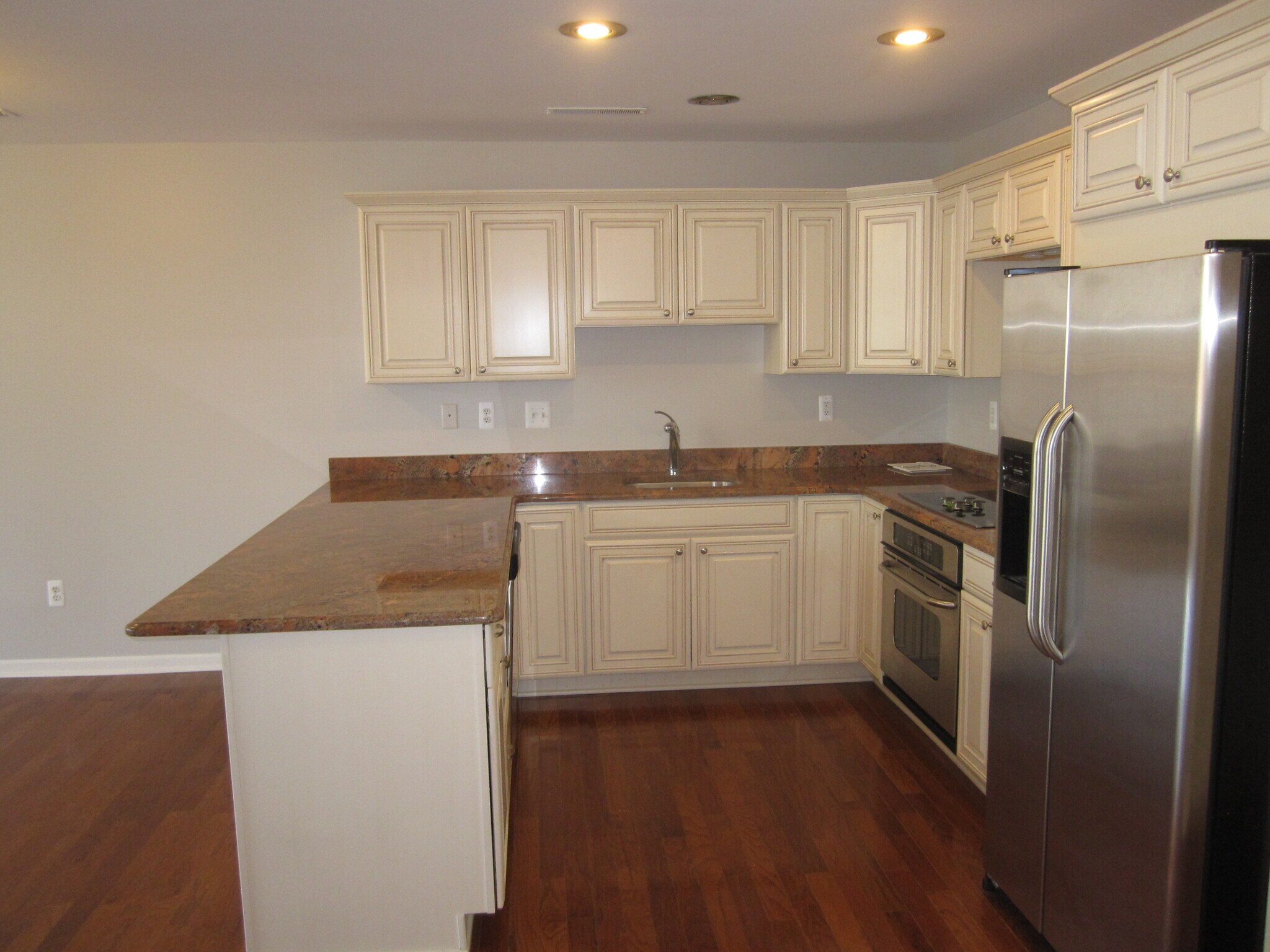 Building Photo - 614 E 11 Mile Rd