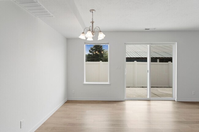 Building Photo - Modern Townhome for rent near the River Di...