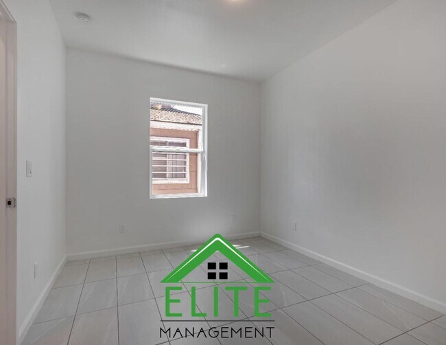 Building Photo - Charming 3-Bedroom, 2-Bath Home in Prime S...