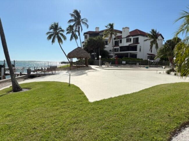 Building Photo - Marco Towers