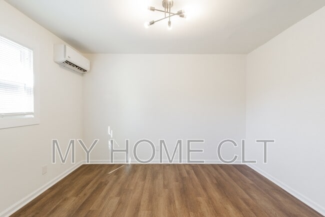 Building Photo - 929 Cantwell St